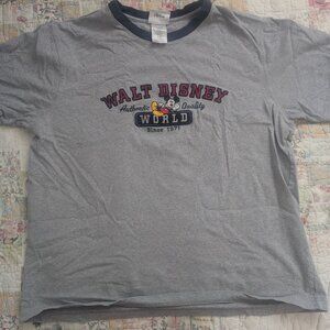 ⭐Bundle of Disney T-shirts⭐